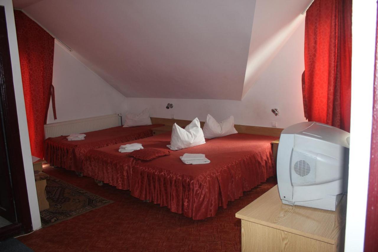 Riviera Valceana Bed & Breakfast Ramnicu Valcea Exterior photo