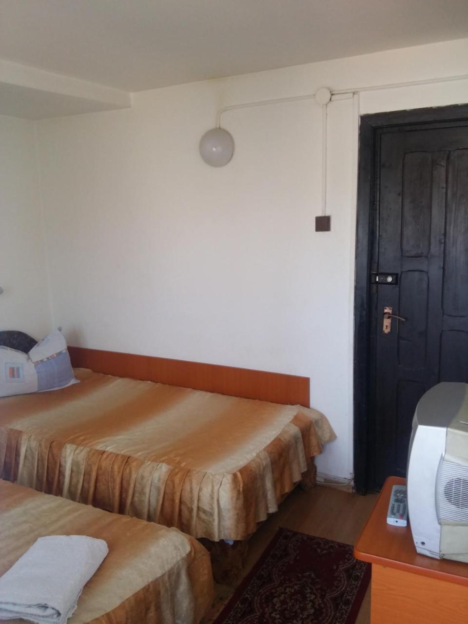 Riviera Valceana Bed & Breakfast Ramnicu Valcea Exterior photo