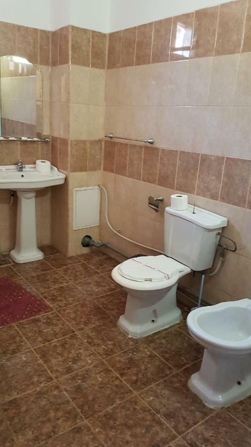 Riviera Valceana Bed & Breakfast Ramnicu Valcea Exterior photo