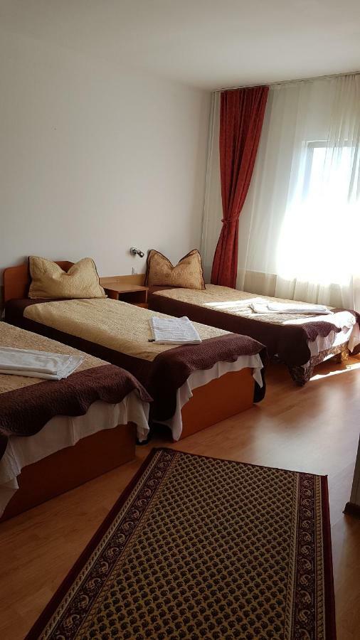 Riviera Valceana Bed & Breakfast Ramnicu Valcea Exterior photo