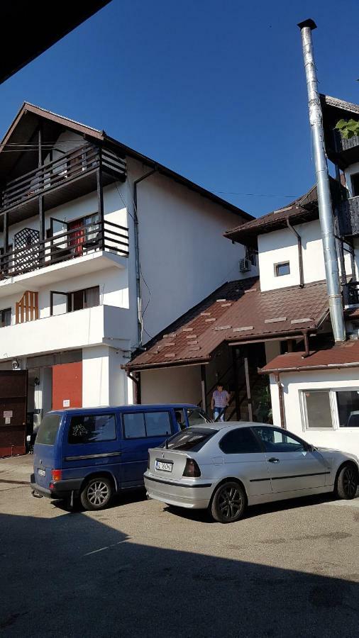 Riviera Valceana Bed & Breakfast Ramnicu Valcea Exterior photo